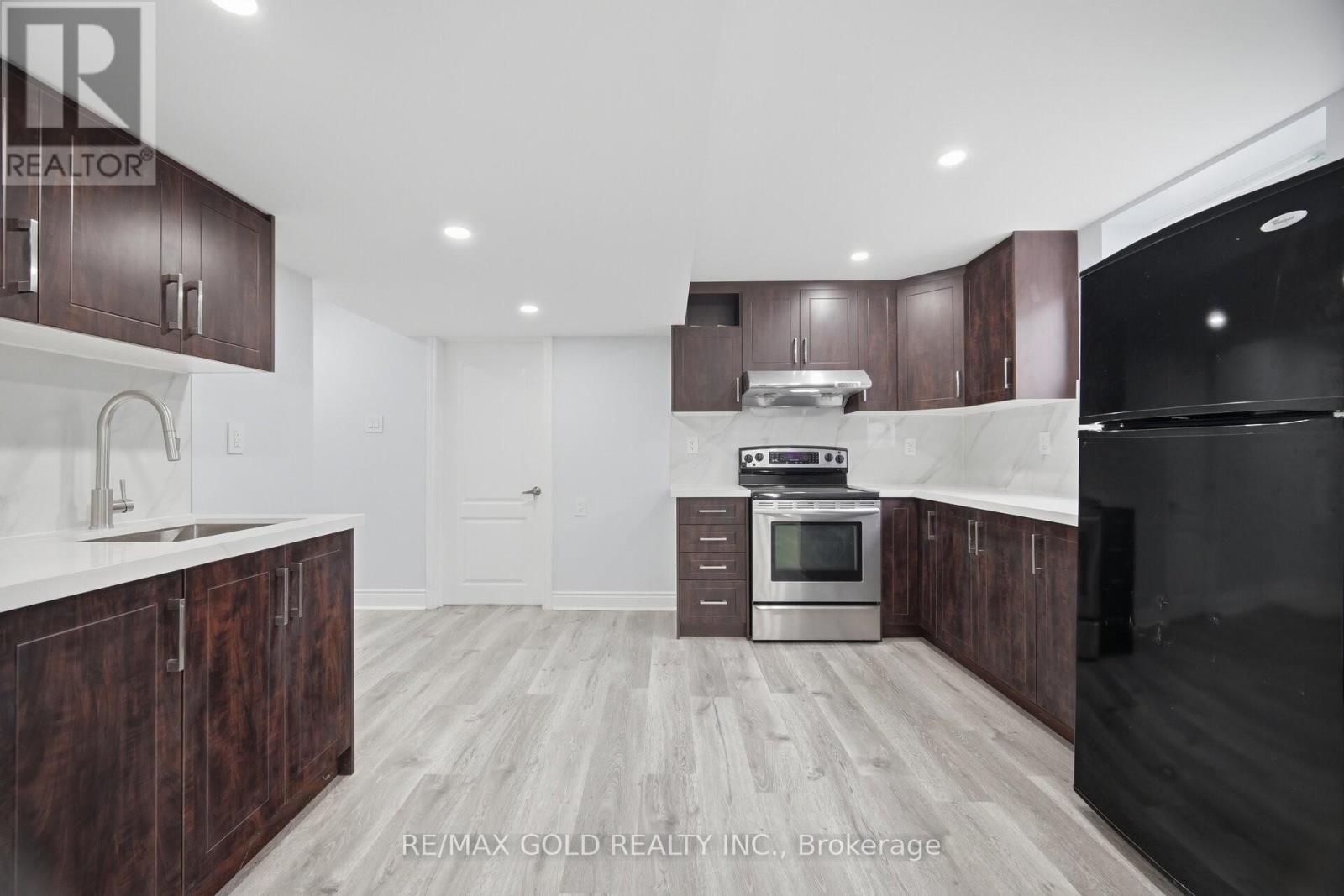 33 GARRYOAKS DRIVE - 29