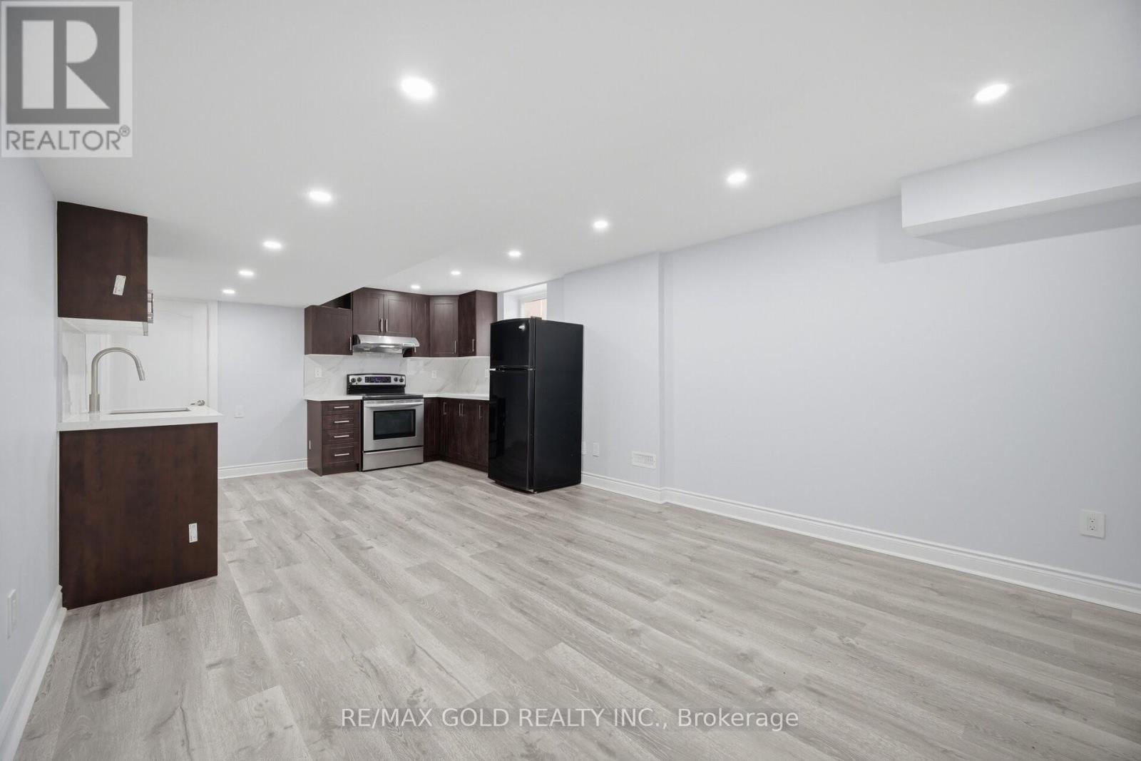 33 GARRYOAKS DRIVE - 31