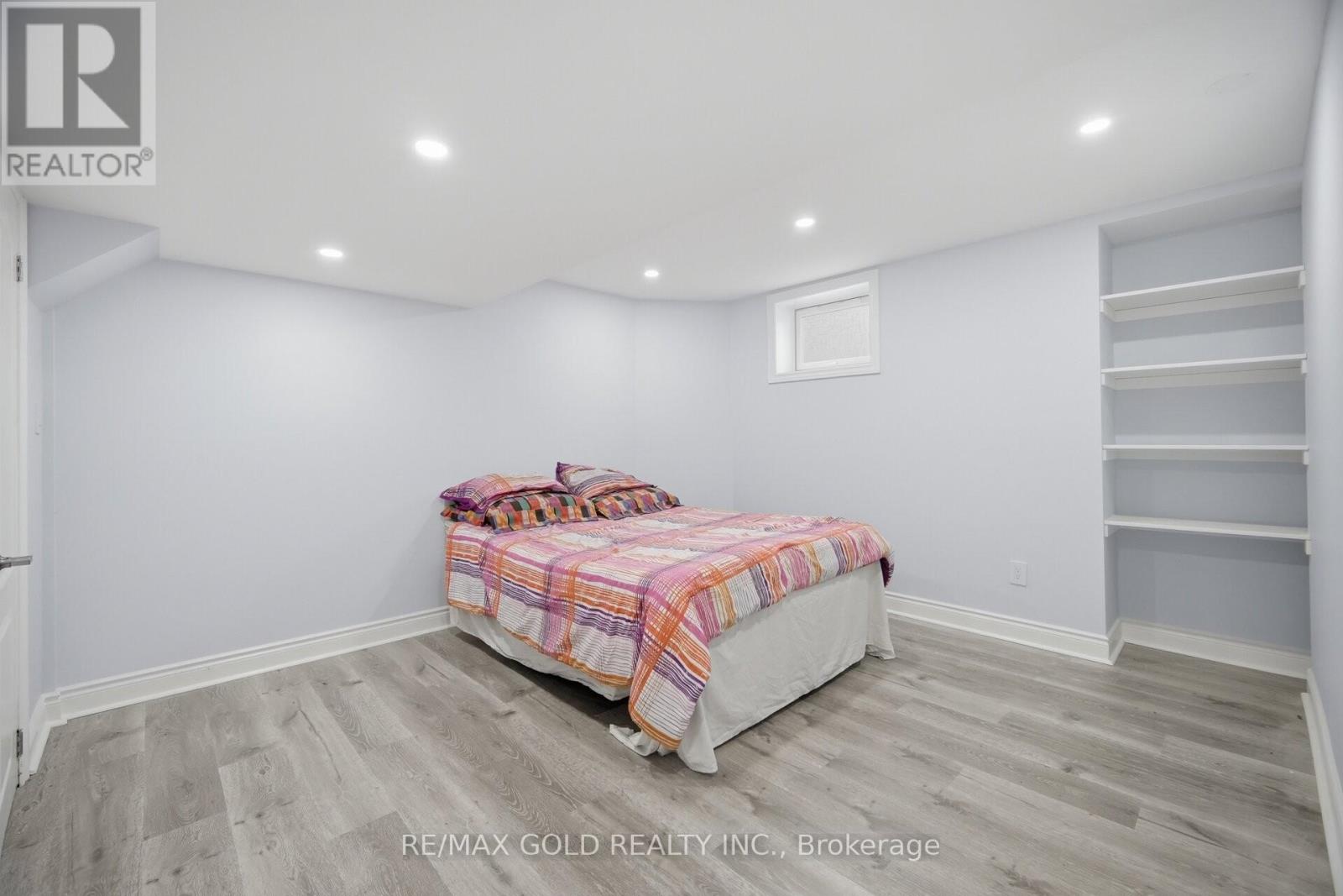 33 GARRYOAKS DRIVE - 32