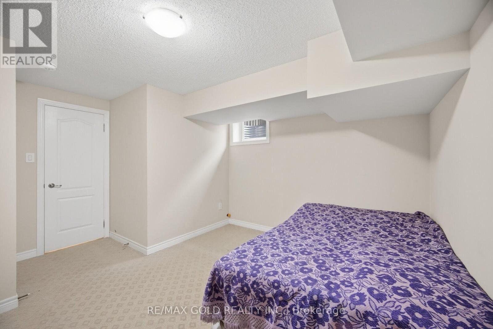 33 GARRYOAKS DRIVE - 35