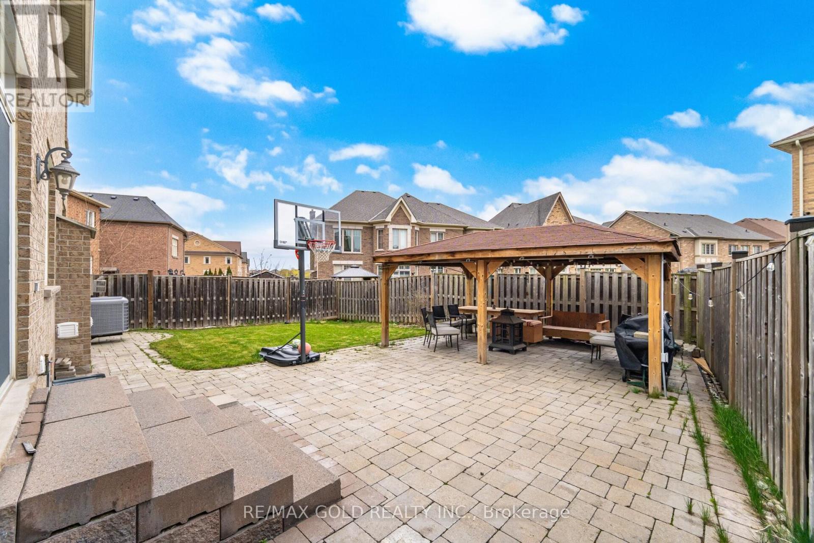33 GARRYOAKS DRIVE - 37