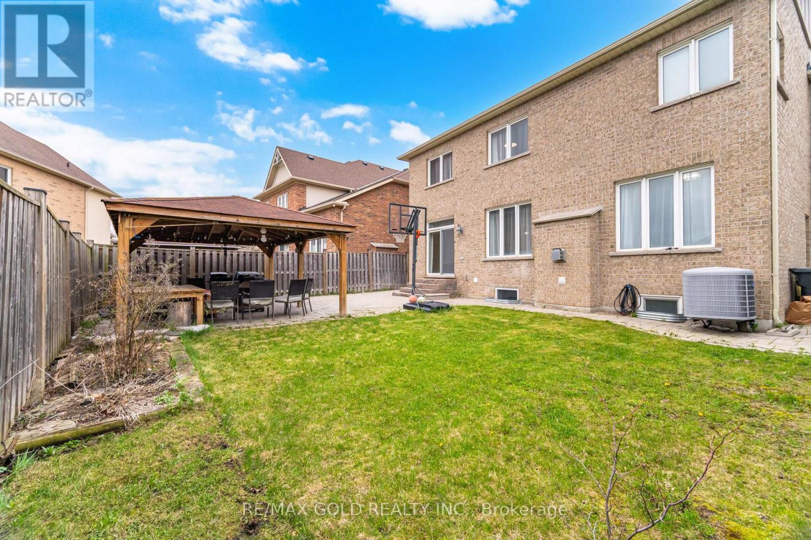 33 GARRYOAKS DRIVE - 38