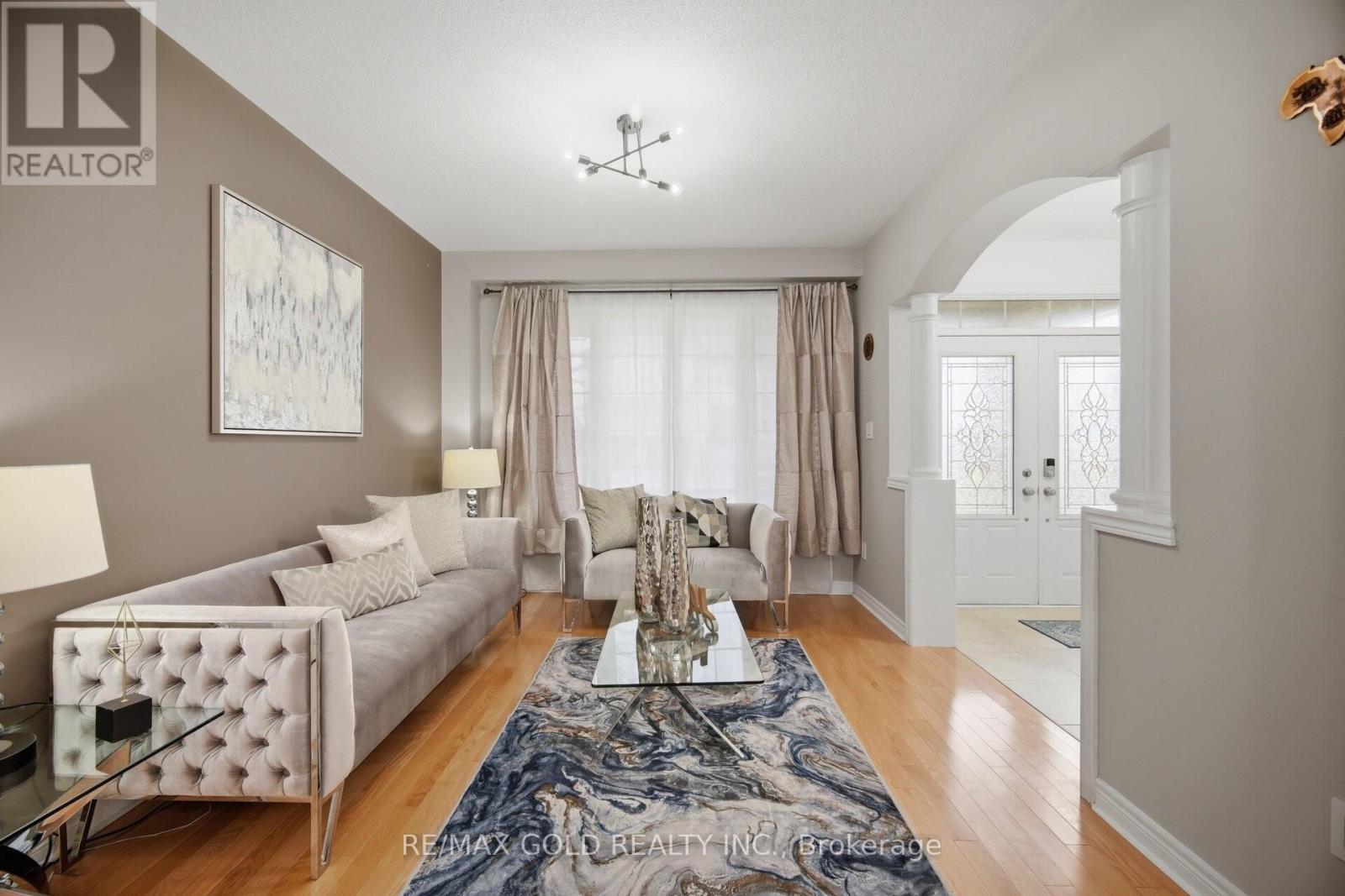 33 GARRYOAKS DRIVE - 4