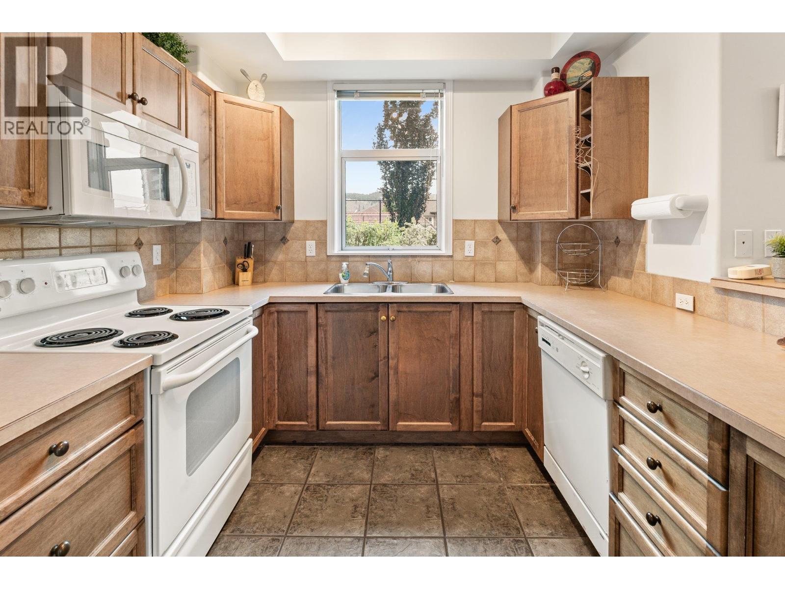 1128 Sunset Drive Unit# 303, Kelowna