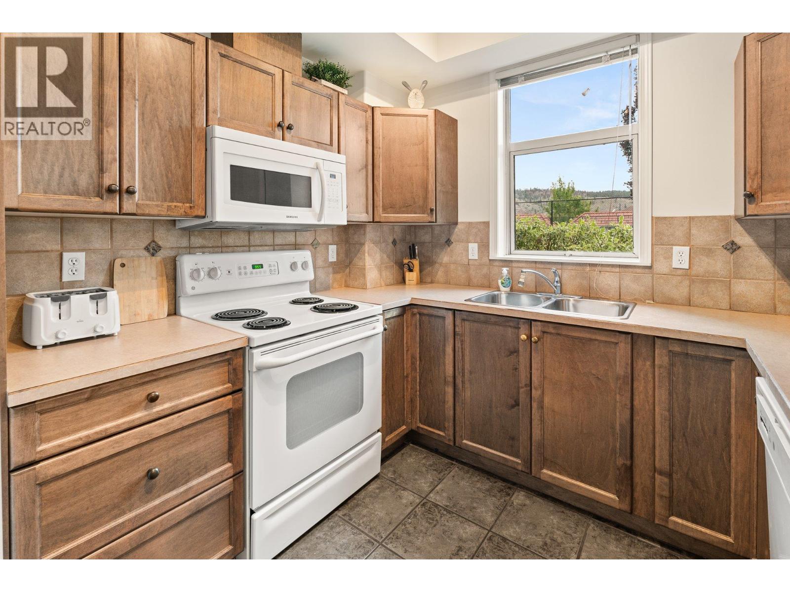1128 Sunset Drive Unit# 303, Kelowna
