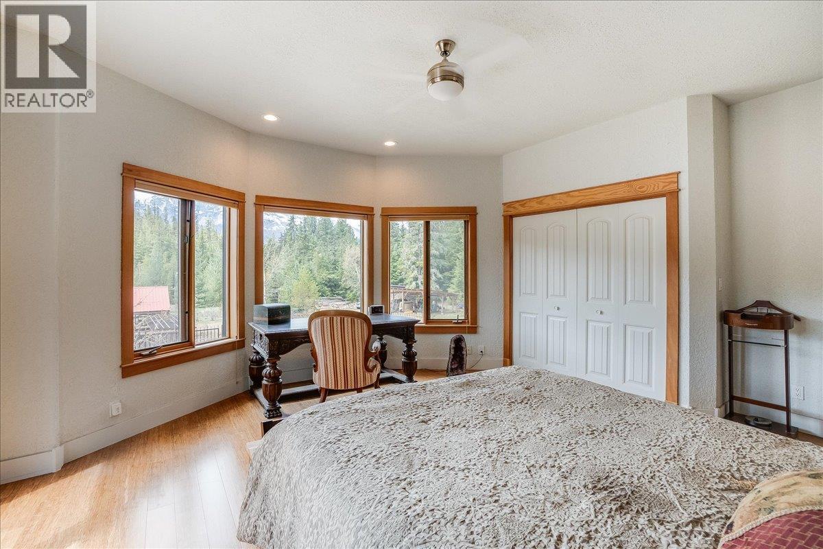 8751 6 Highway - 24