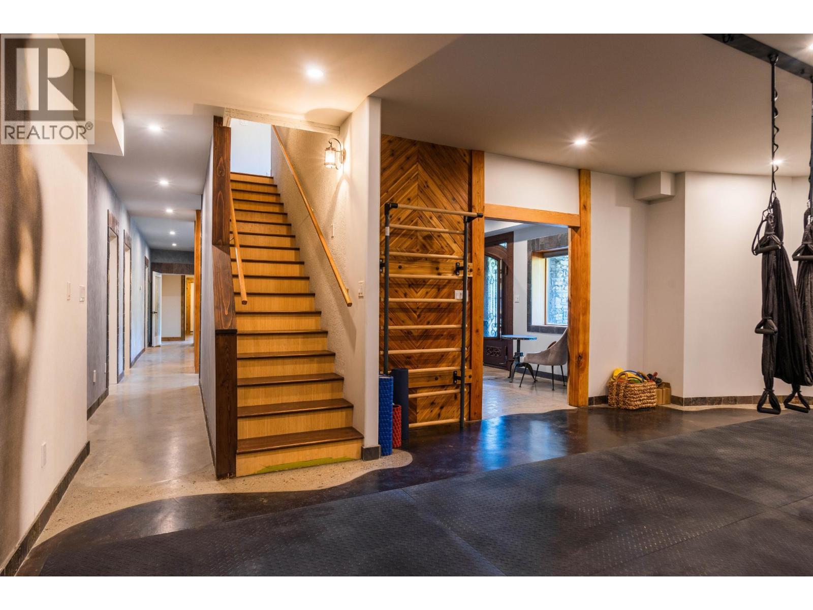 8751 6 Highway - 31