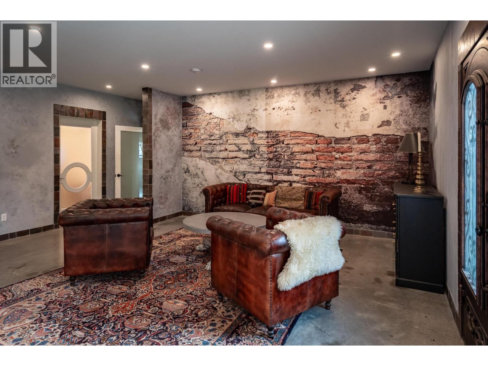 8751 6 Highway - 35