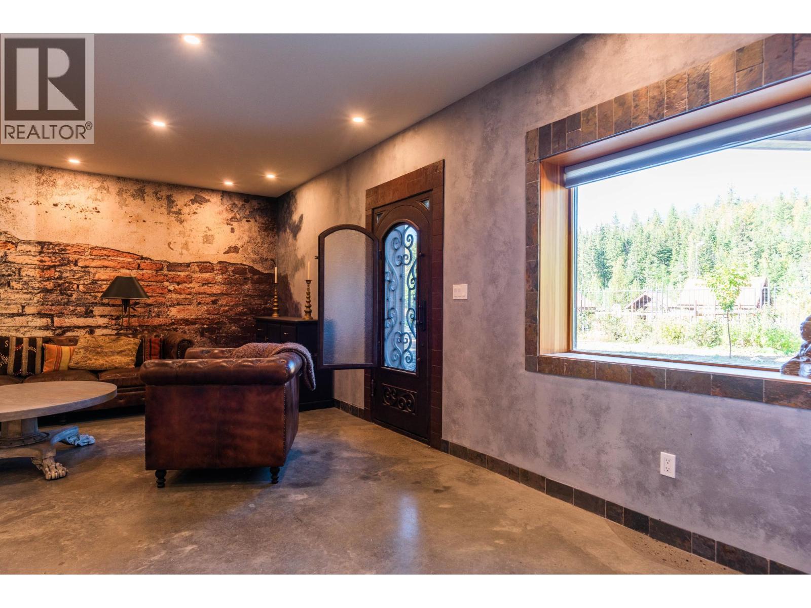 8751 6 Highway - 37