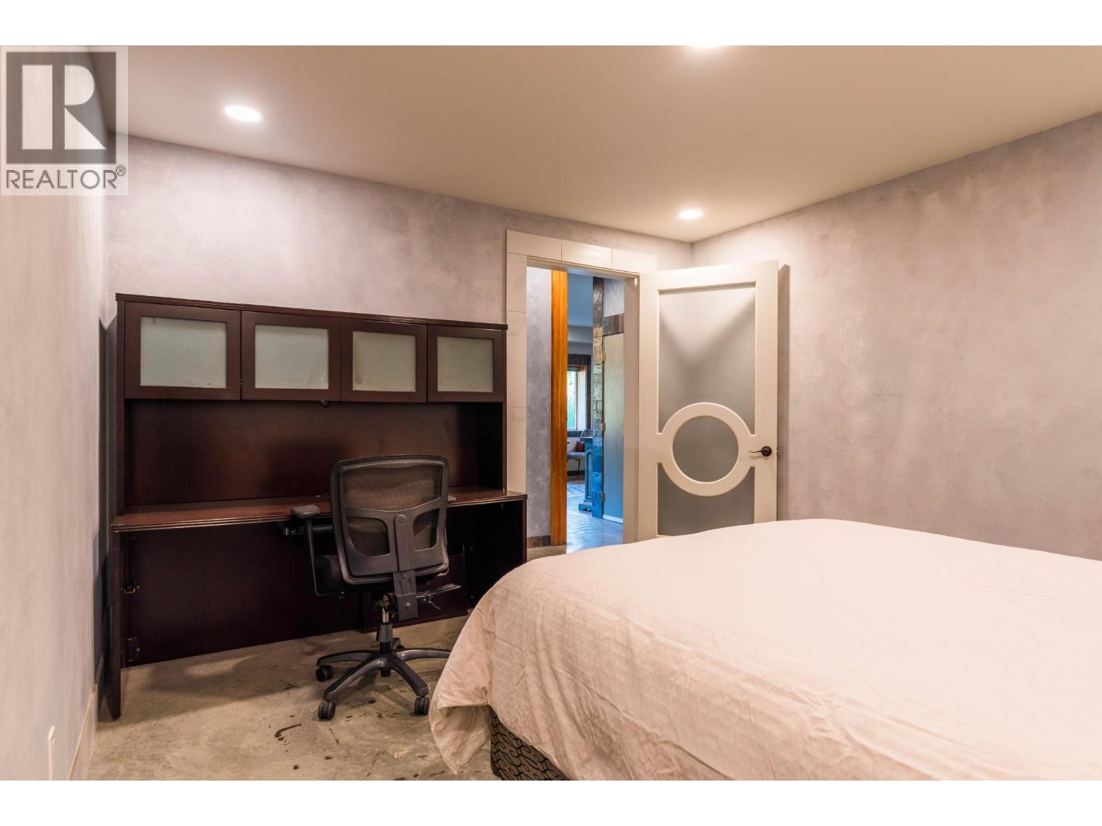 8751 6 Highway - 45