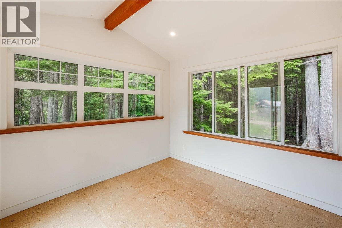 8751 6 Highway - 84