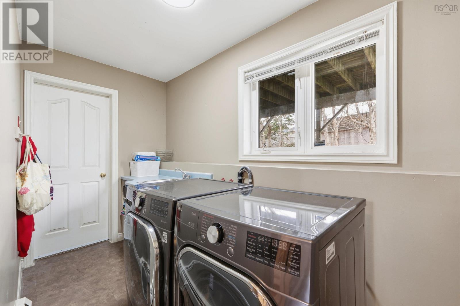 Property 33 of 49 of 23 Wilton Crescent