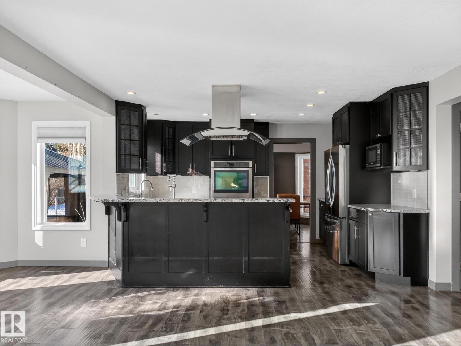 7 NOTTINGHAM BV, Sherwood Park