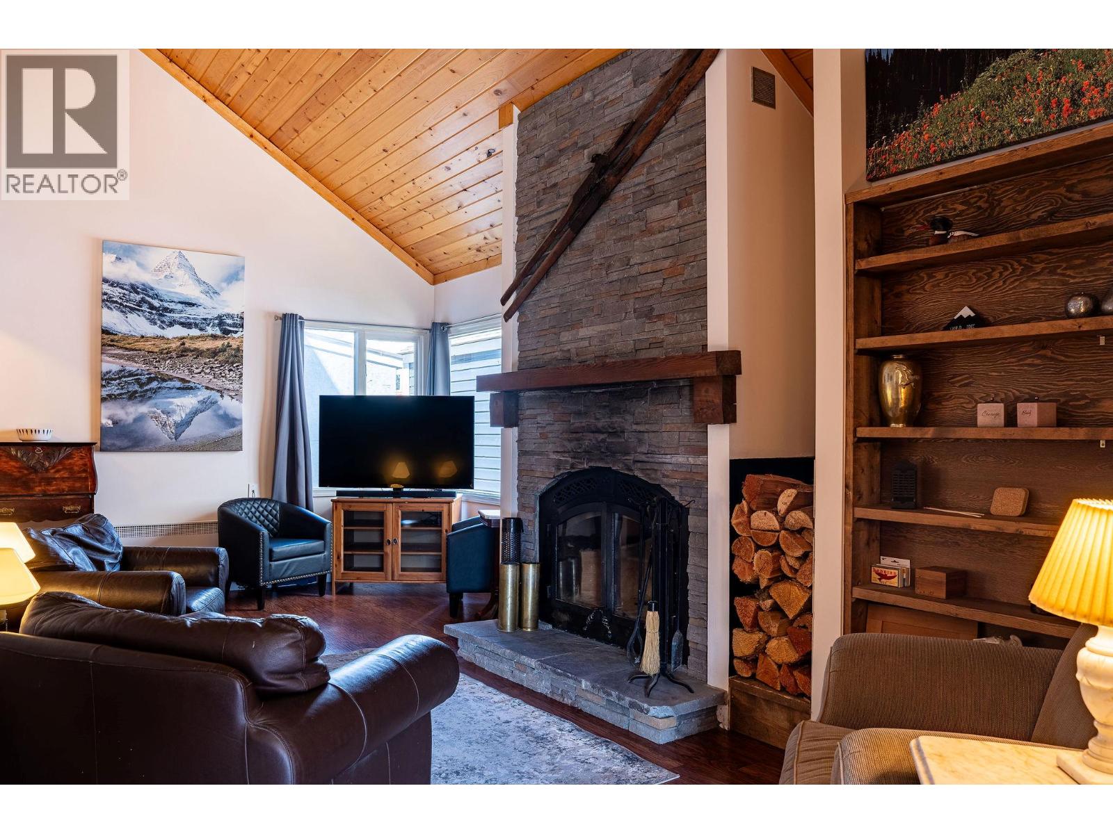 1852 Corbin Place, Revelstoke
