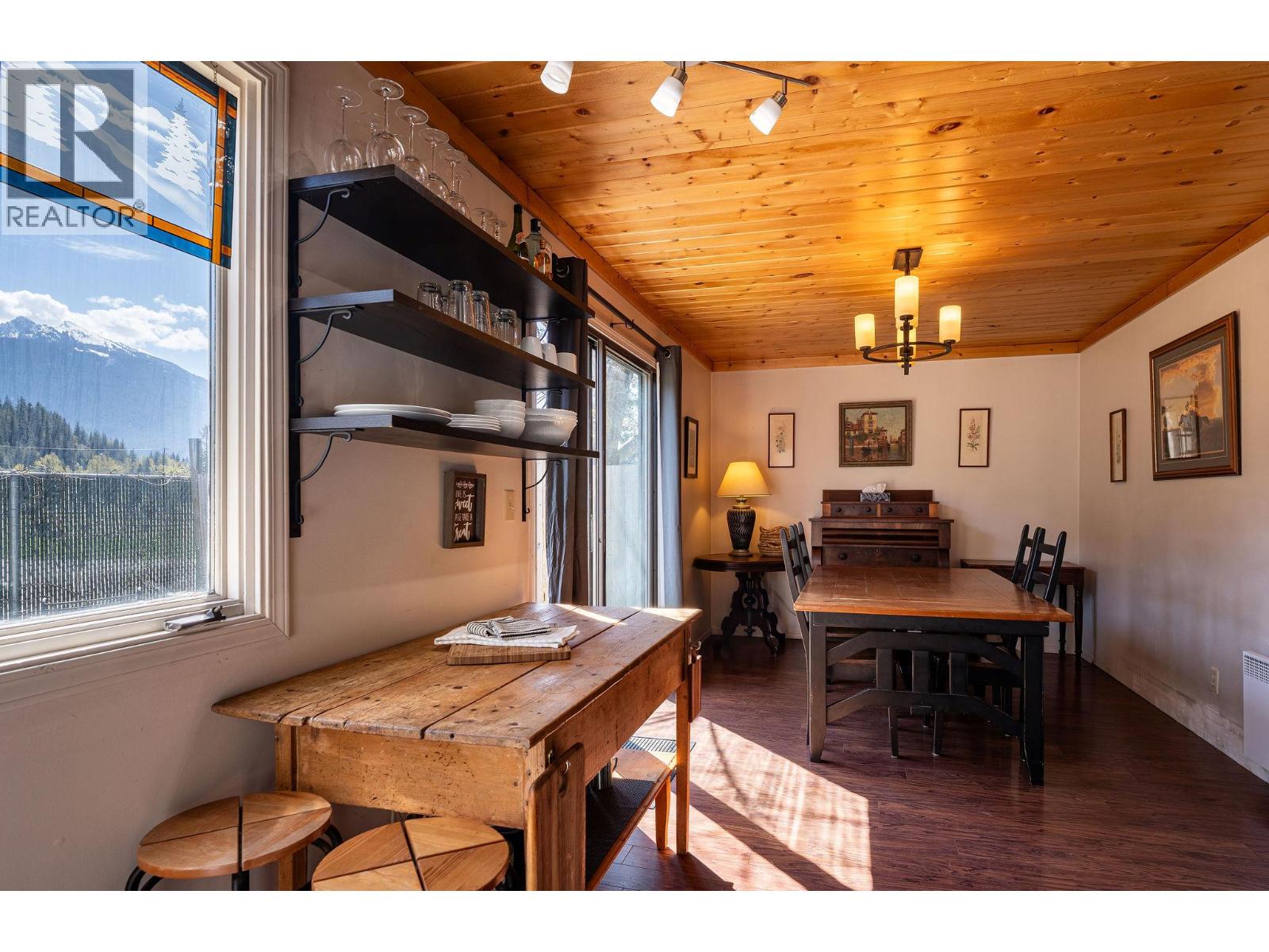 1852 Corbin Place, Revelstoke
