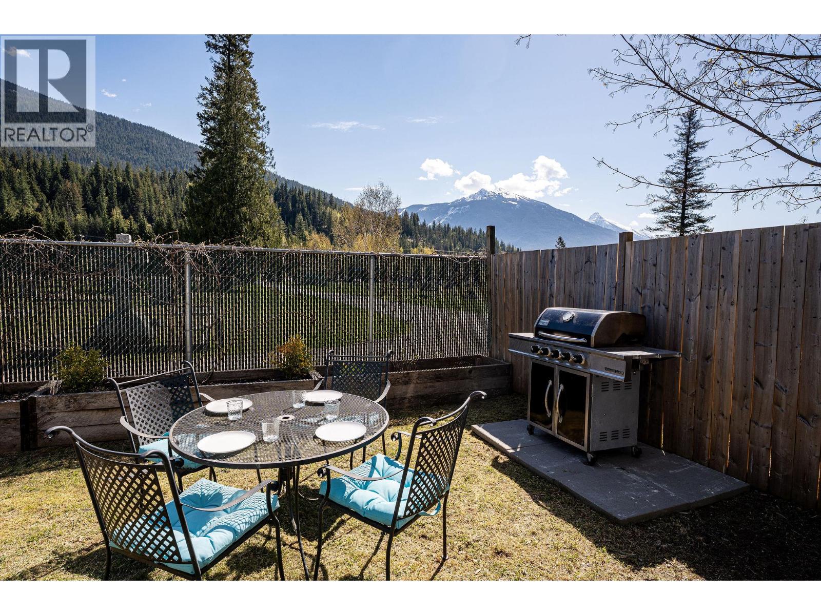 1852 Corbin Place, Revelstoke