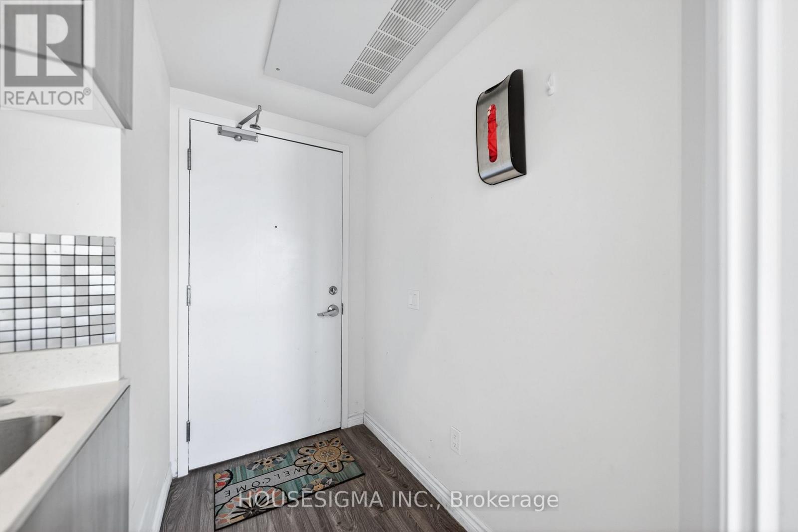 #PH-03 246 LESTER STREET - 12