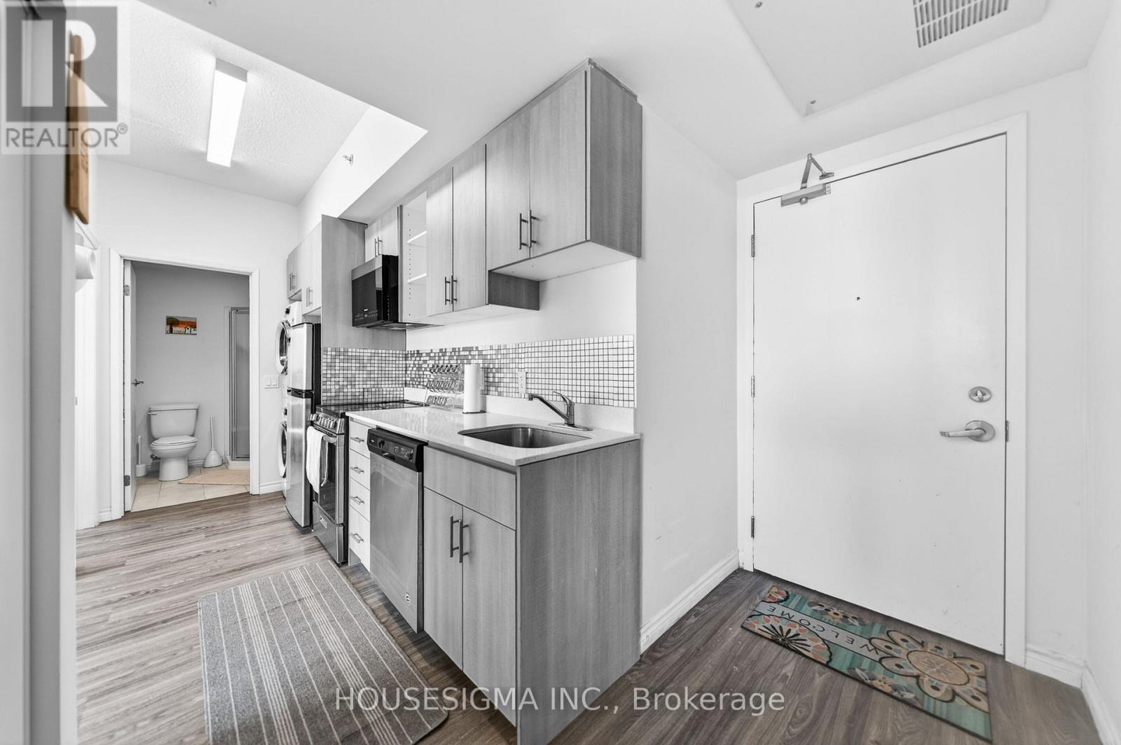 #PH-03 246 LESTER STREET - 15