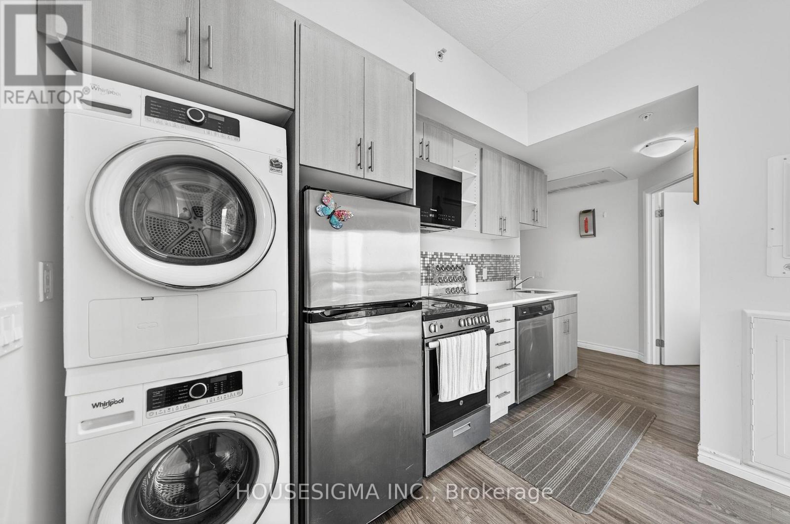 #PH-03 246 LESTER STREET - 17