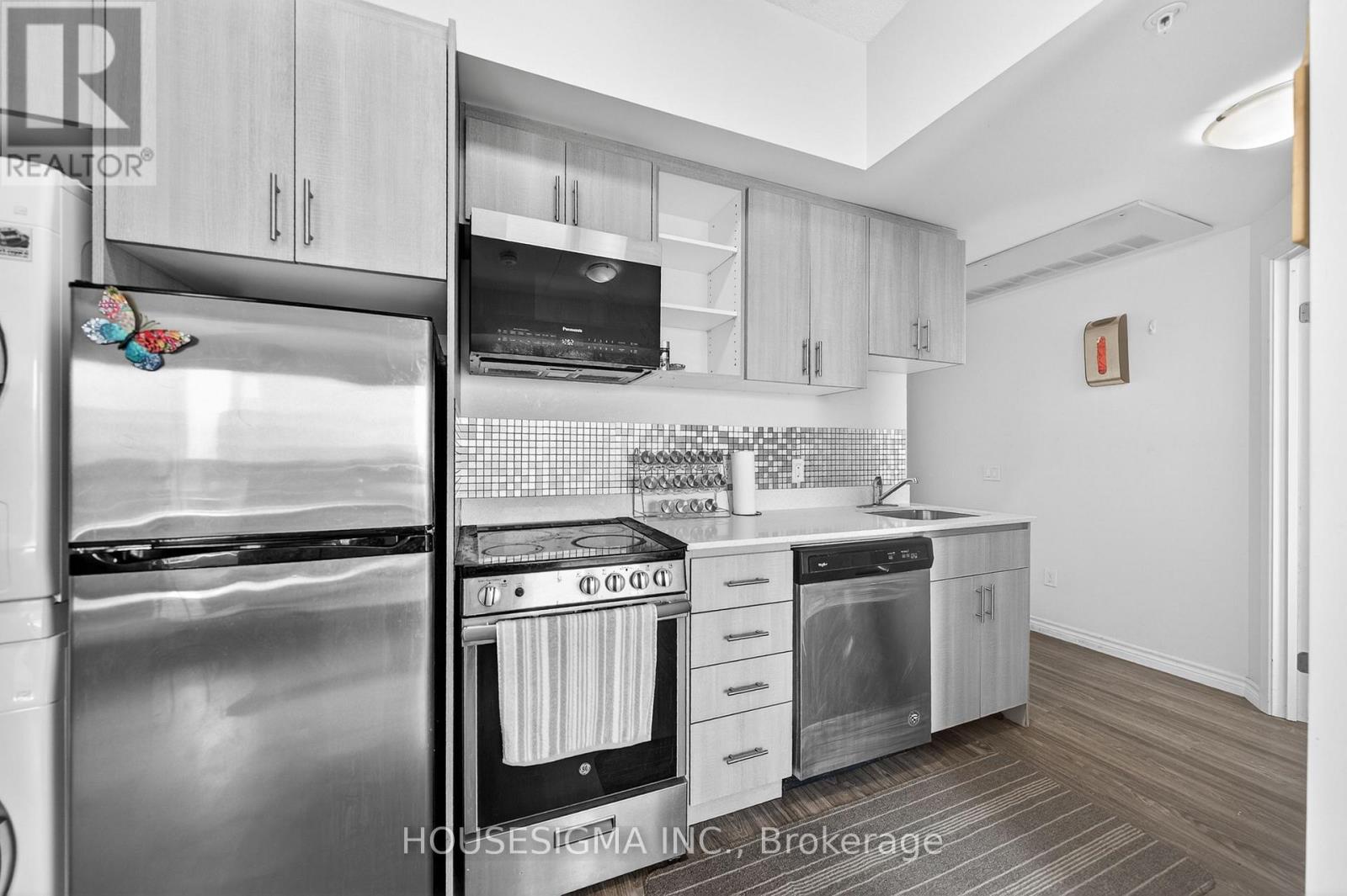 #PH-03 246 LESTER STREET - 18
