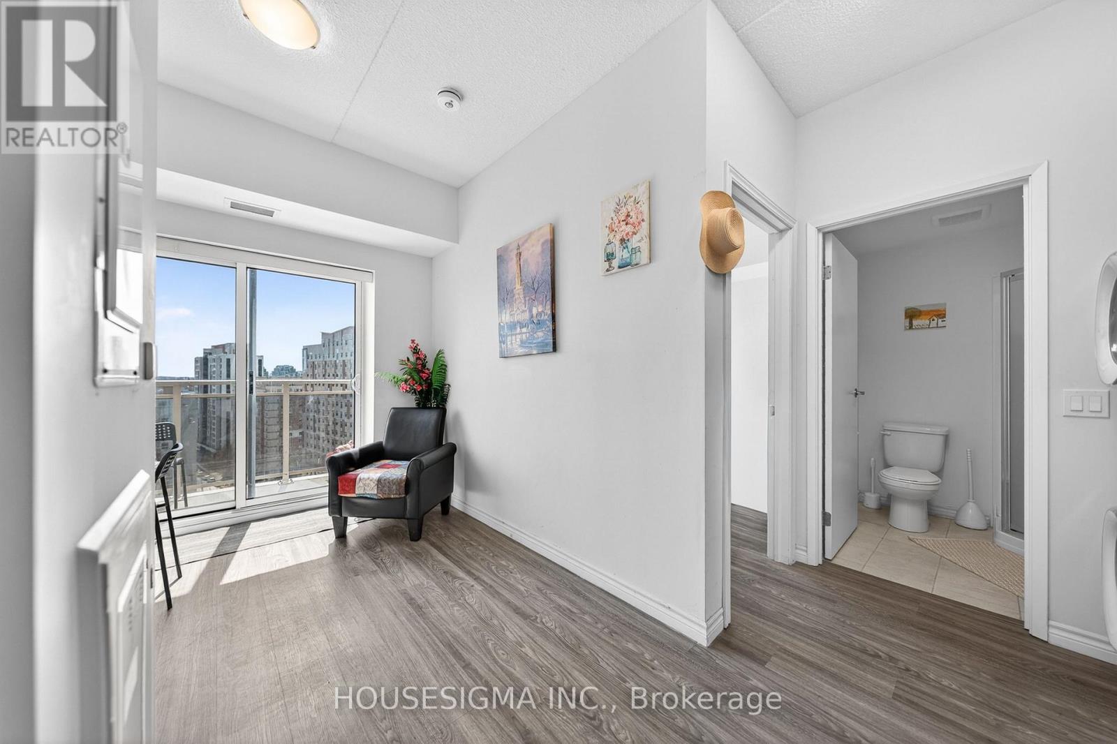 #PH-03 246 LESTER STREET - 20
