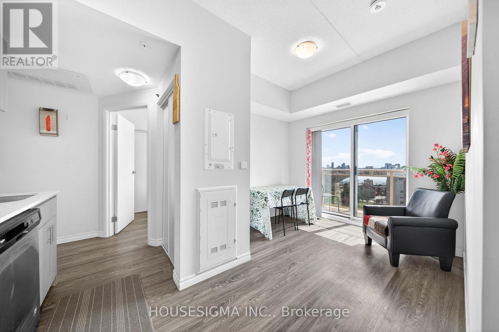 #PH-03 246 LESTER STREET - 22