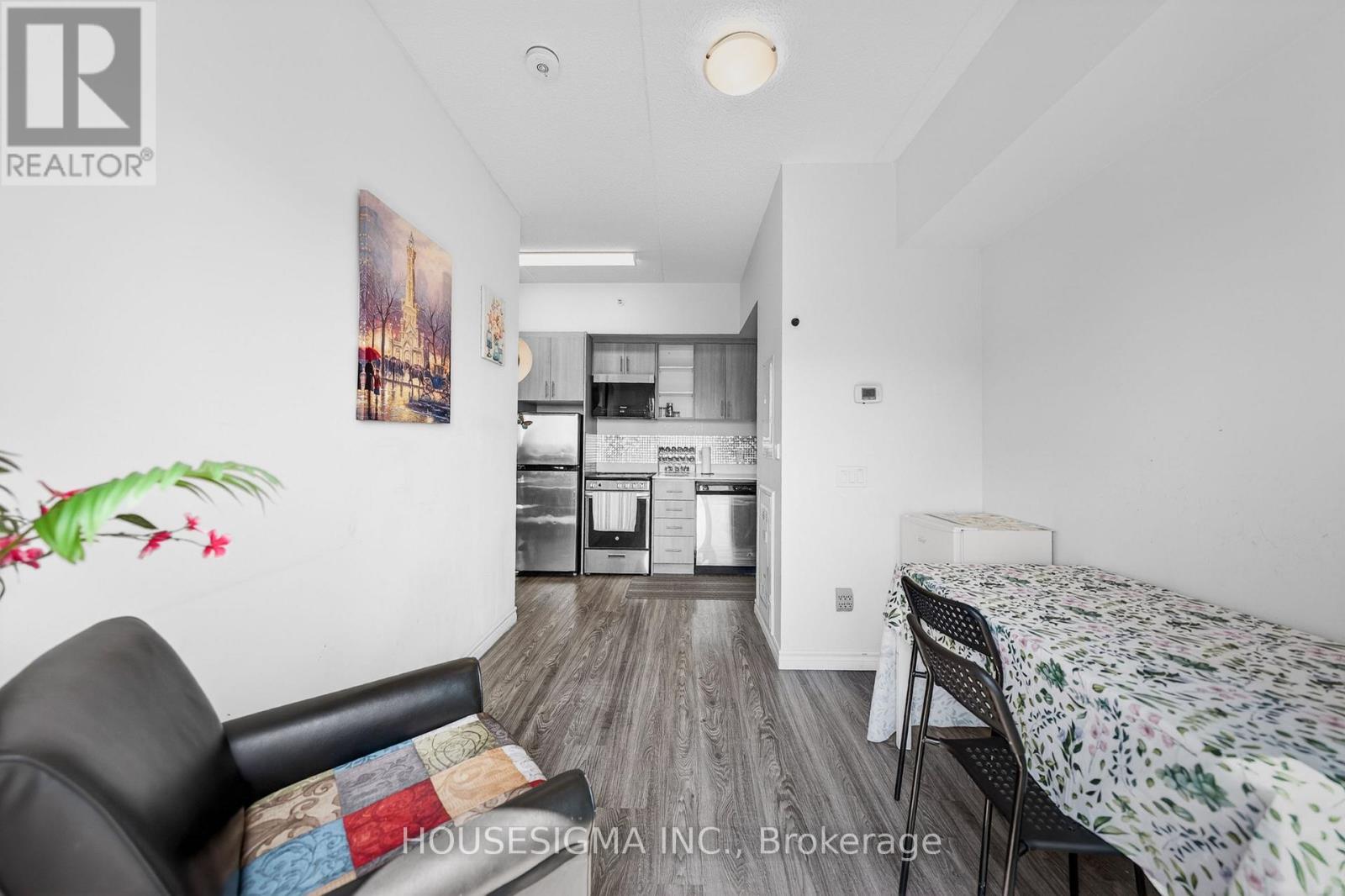 #PH-03 246 LESTER STREET - 25