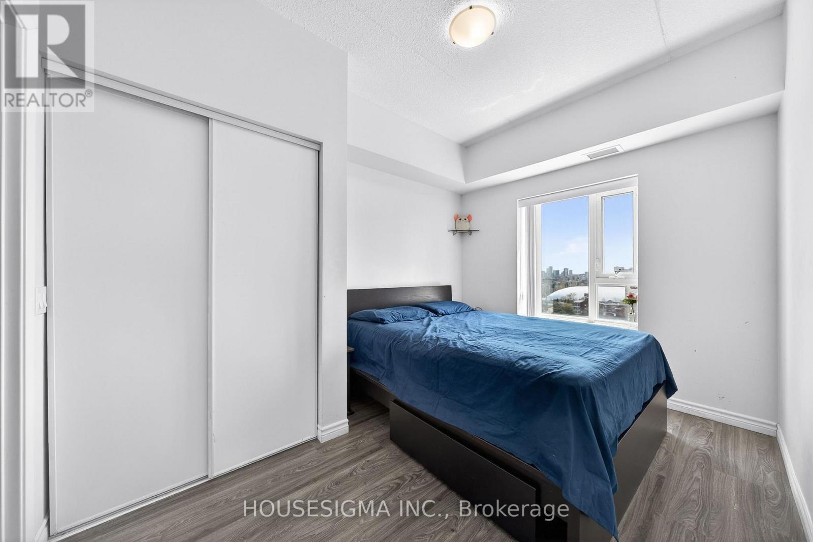 #PH-03 246 LESTER STREET - 26