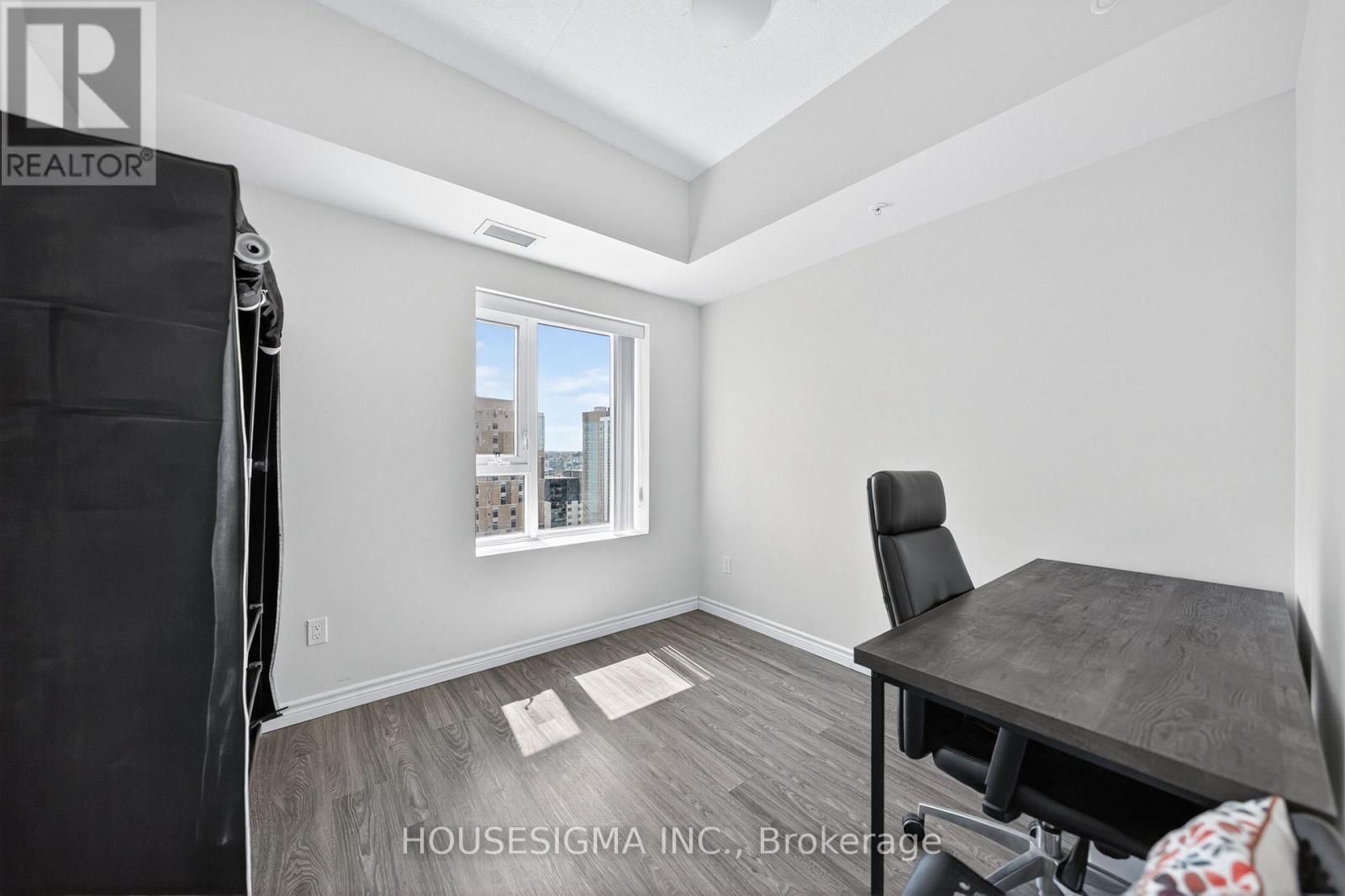 #PH-03 246 LESTER STREET - 32
