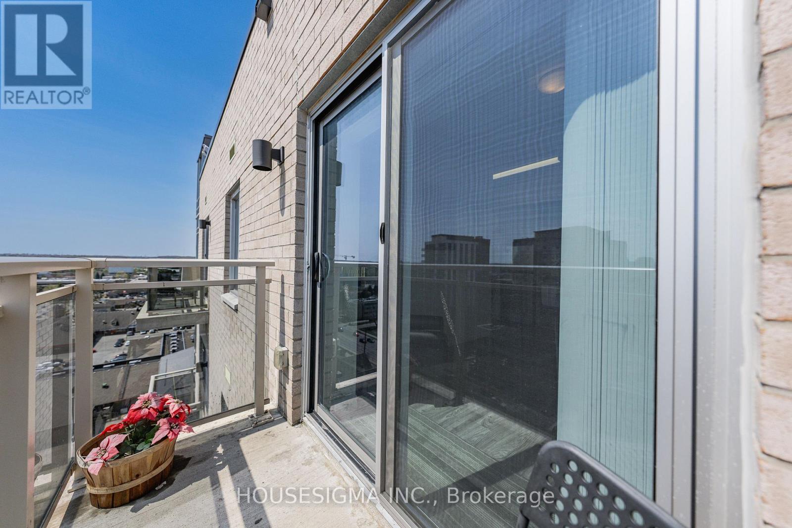#PH-03 246 LESTER STREET - 36