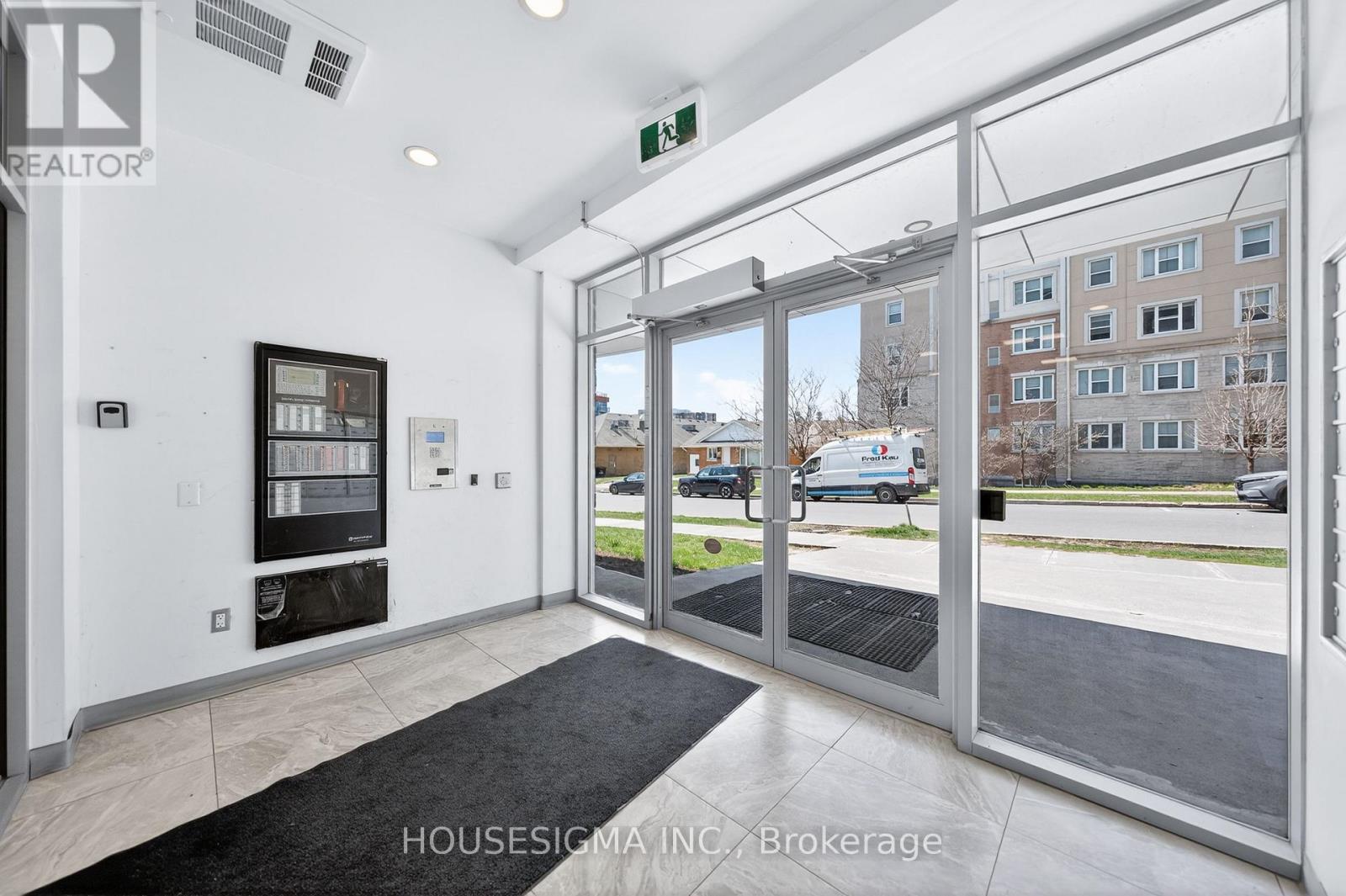 #PH-03 246 LESTER STREET - 6