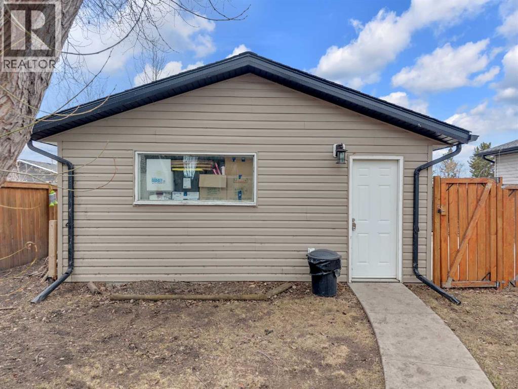 26 Mckinlay Crescent, Lacombe