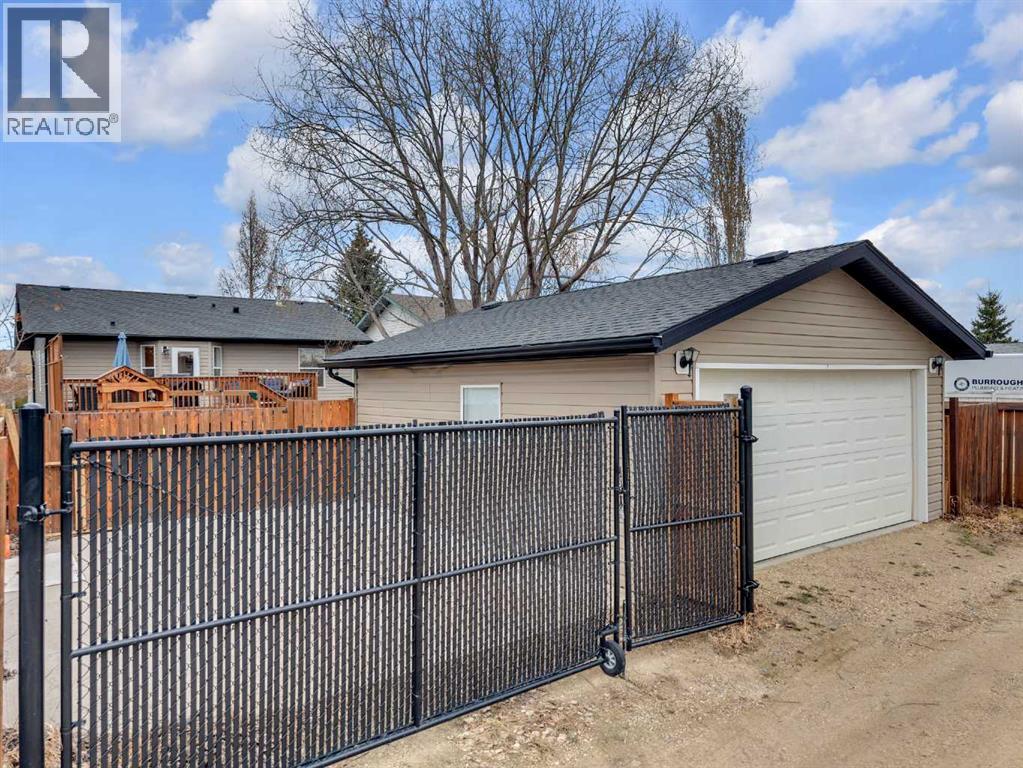 26 Mckinlay Crescent, Lacombe