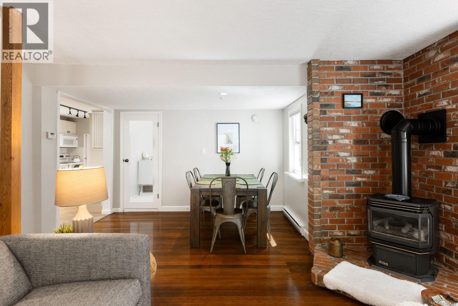 706 Lindsay St - 11