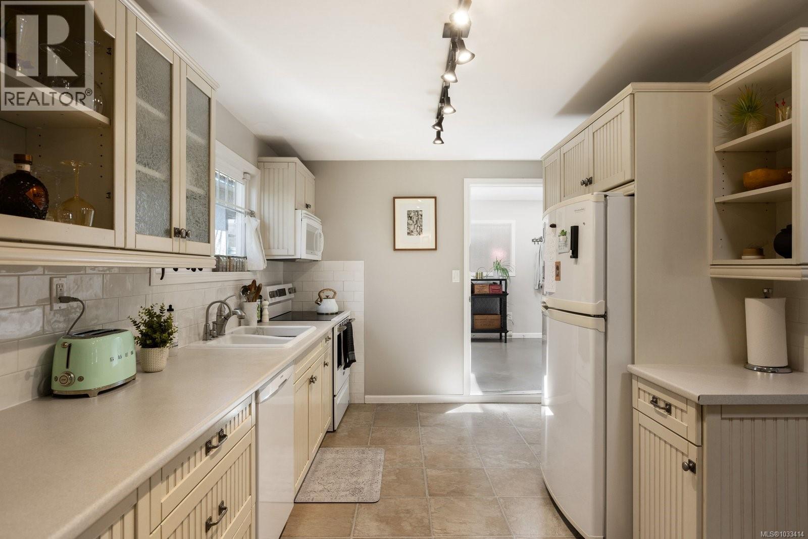 706 Lindsay St - 16