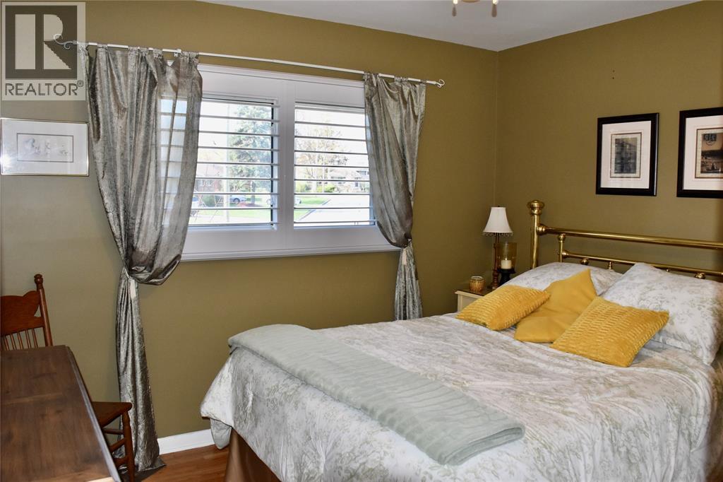 1049 LOCKHART CIRCLE, Sarnia, Ontario, N7S2E4 — Photo 13