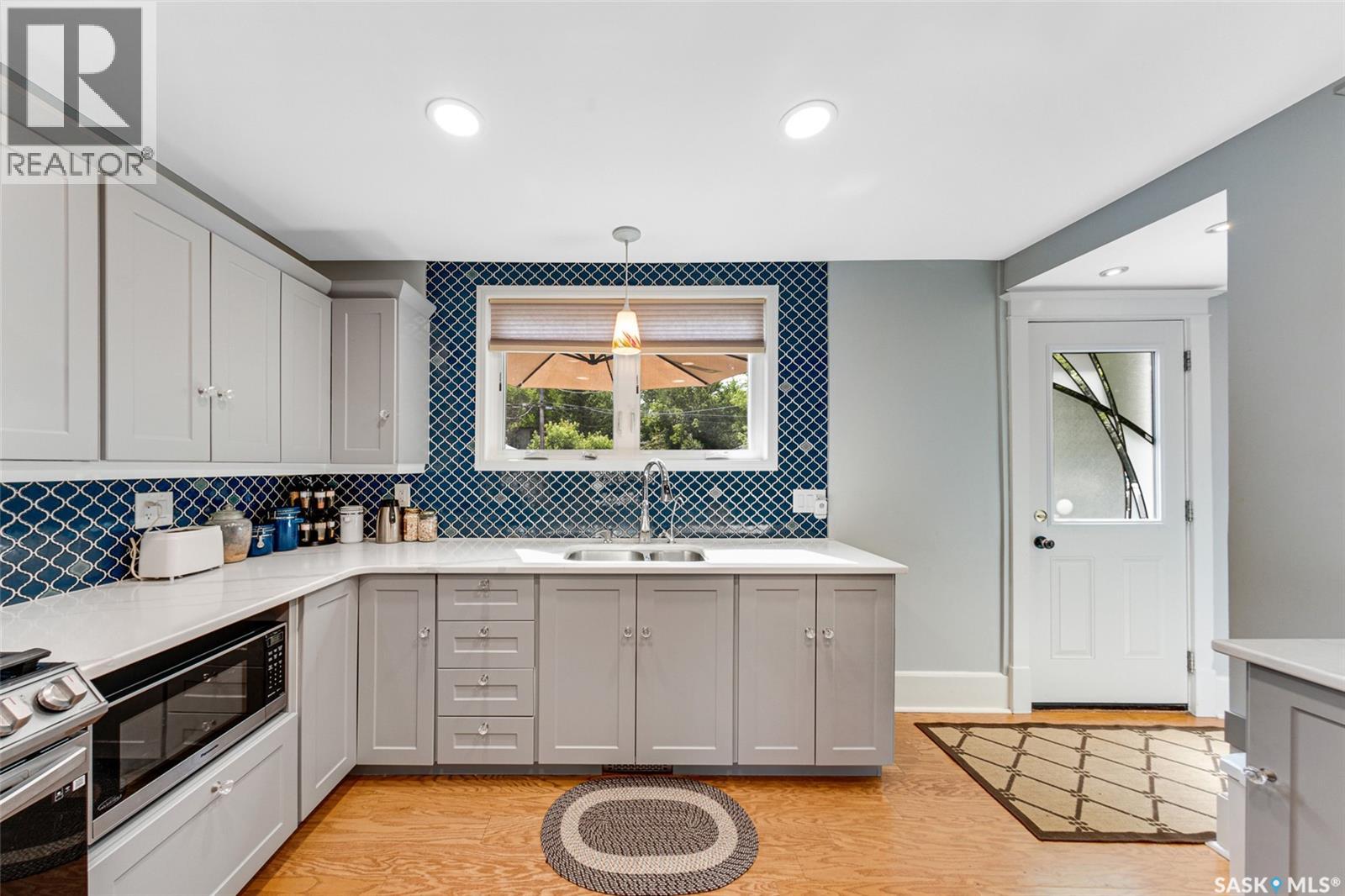 518 12th STREET E - 9