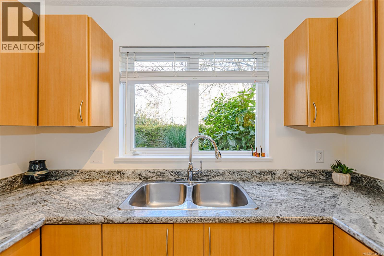 #103 3180 Albina St - 10