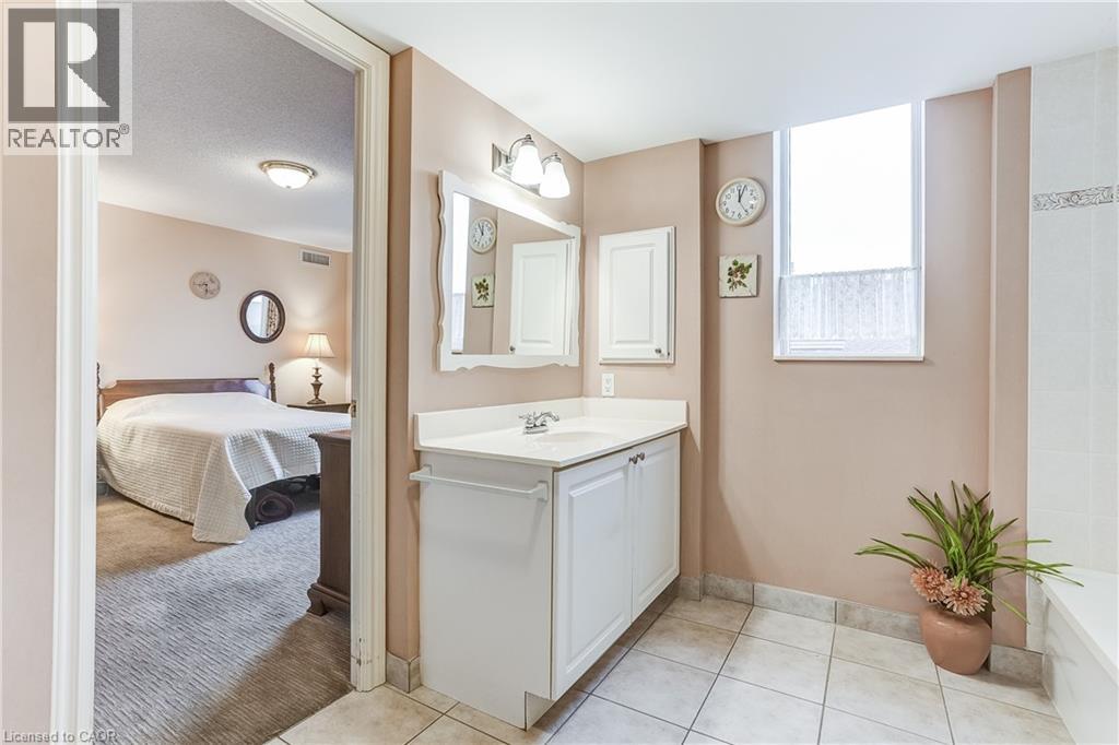 100 BURLOAK Drive Unit# 1201, Burlington, Ontario, L7L6P6 — Photo 9