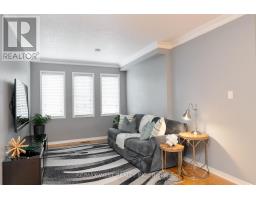 28 Shining Star Crescent, Toronto, ON M6M5L6 Photo 10