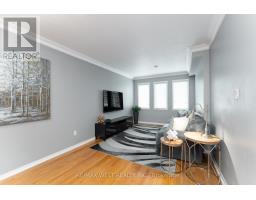 28 Shining Star Crescent, Toronto, ON M6M5L6 Photo 8