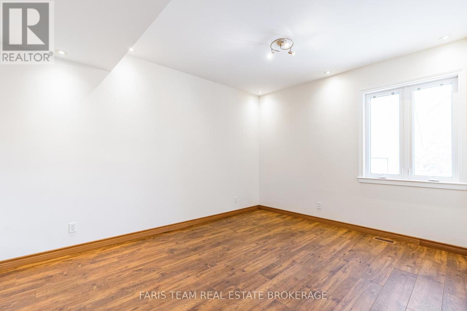 2384 CHAMPLAIN ROAD - 16