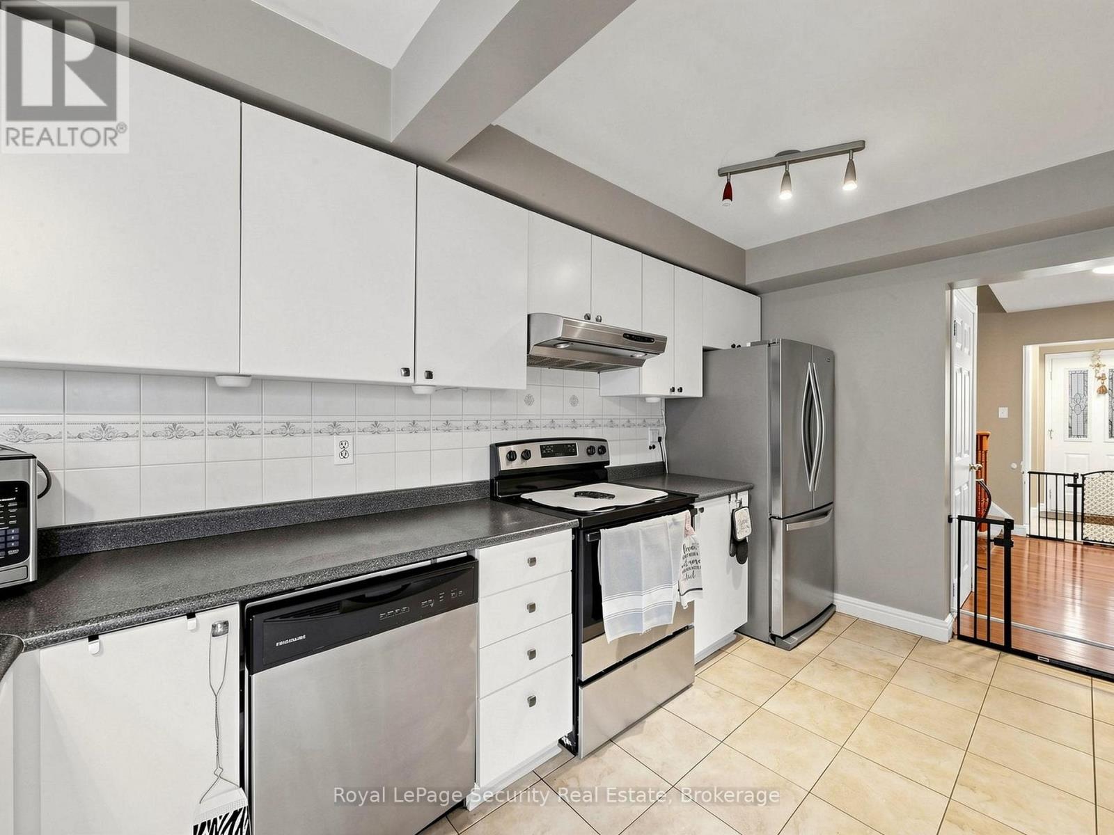 40 LANGDALE CRESCENT - 13