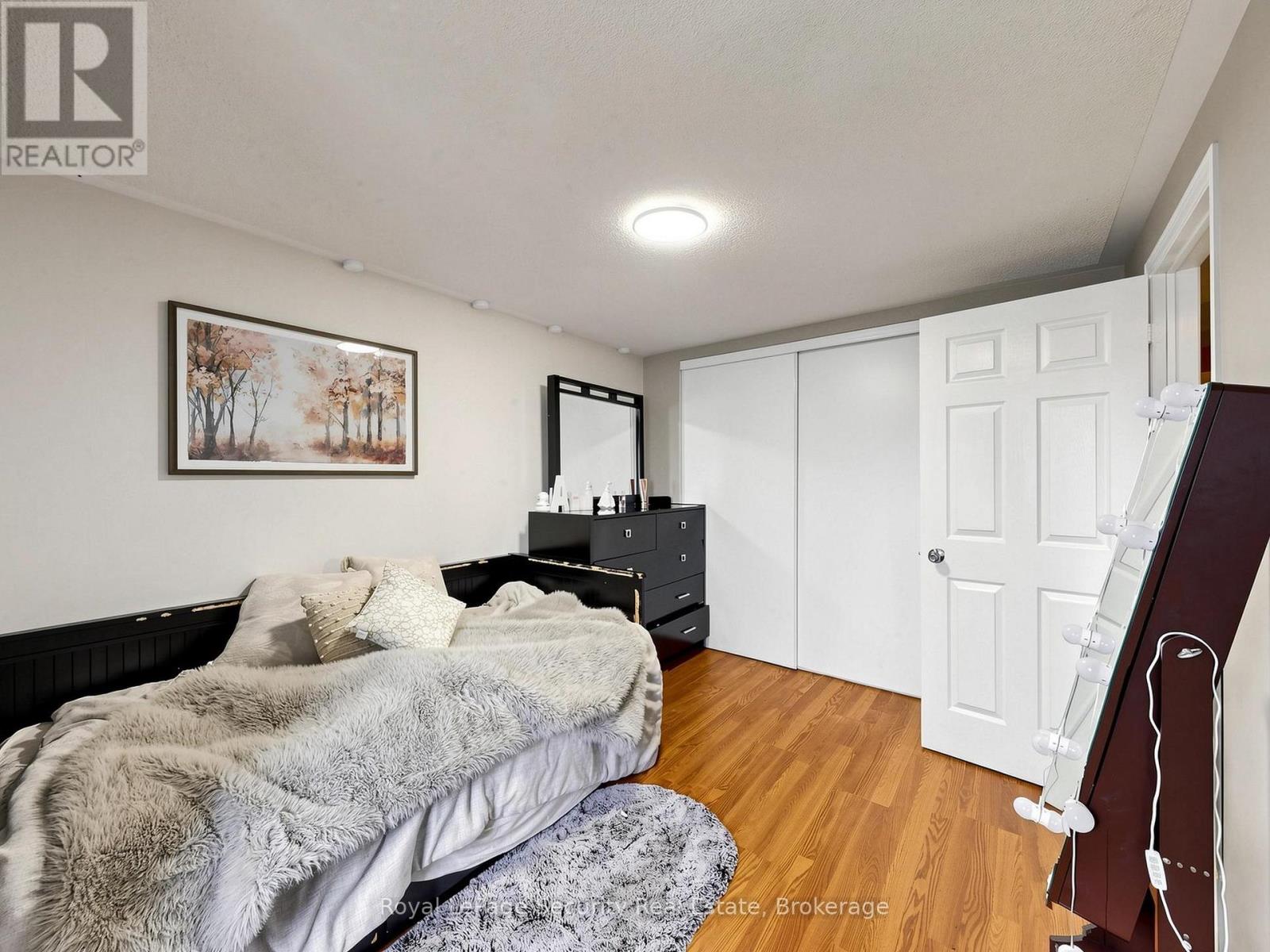 40 LANGDALE CRESCENT - 27