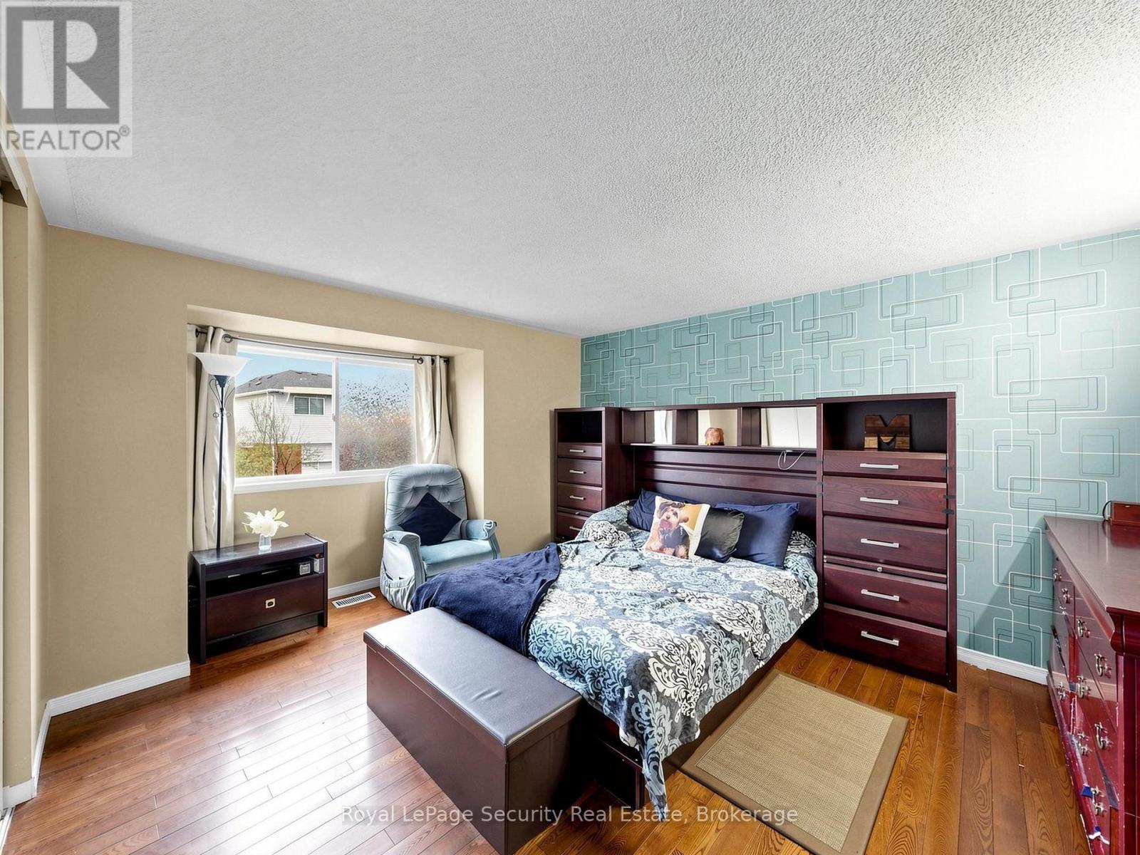40 LANGDALE CRESCENT - 23