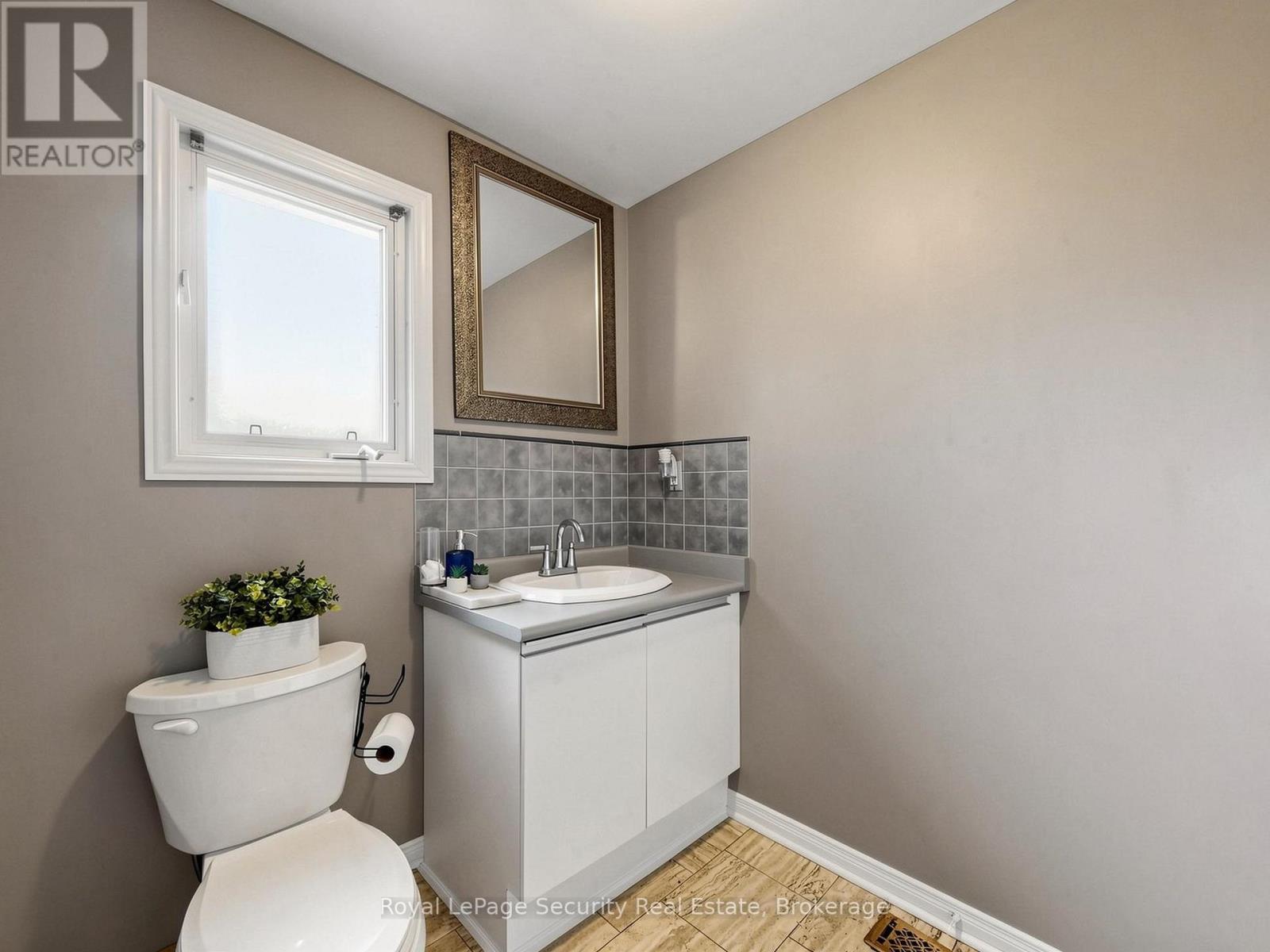 40 LANGDALE CRESCENT - 25
