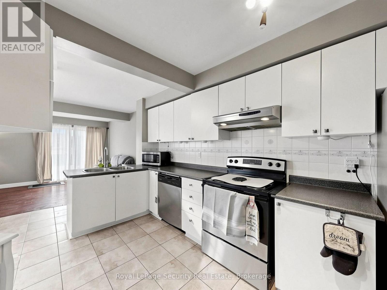 40 LANGDALE CRESCENT - 12