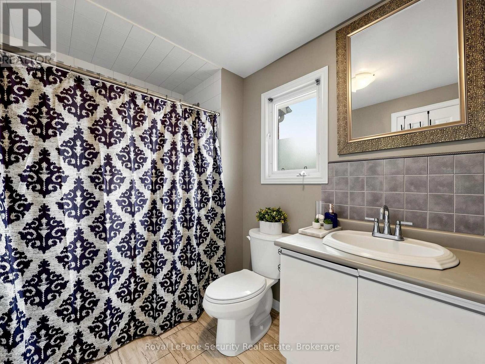 40 LANGDALE CRESCENT - 26