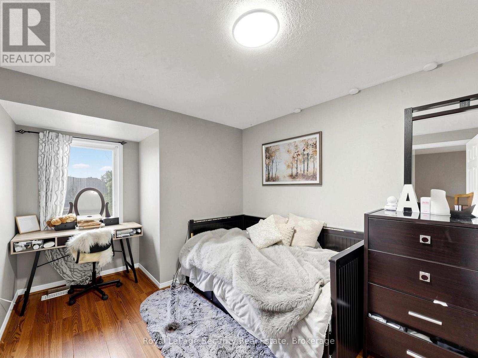 40 LANGDALE CRESCENT - 28