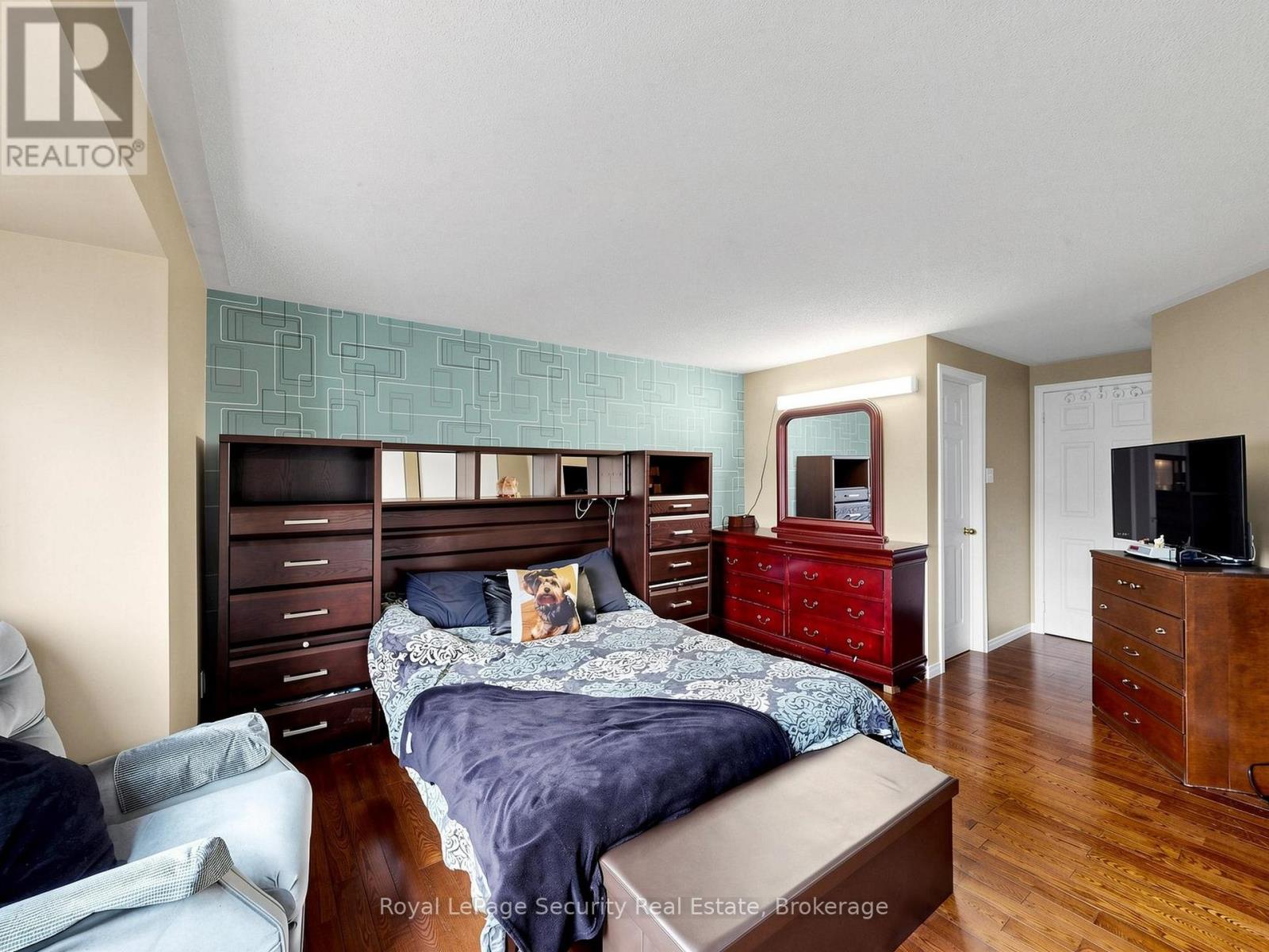 40 LANGDALE CRESCENT - 24
